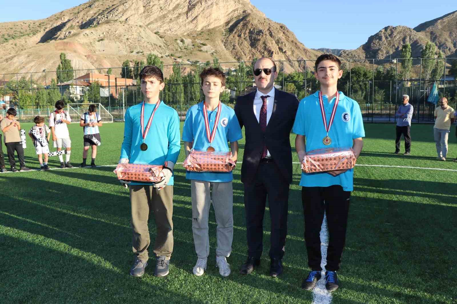 Oltu’da Yaz Kur’an Kursları Futbol Turnuvası sona erdi 
