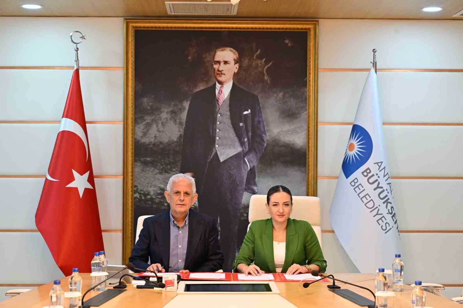 Antalya Büyükşehir Belediyesi’nden denizlerin korunması için protokol 