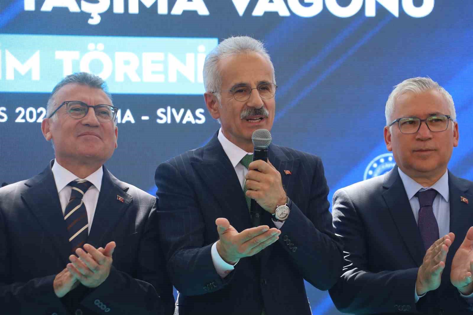 Üretimi tamamlanan yerli ve milli, UAIS tipi askeri araç taşıma vagonlarının ilk teslimatı yapıldı 
