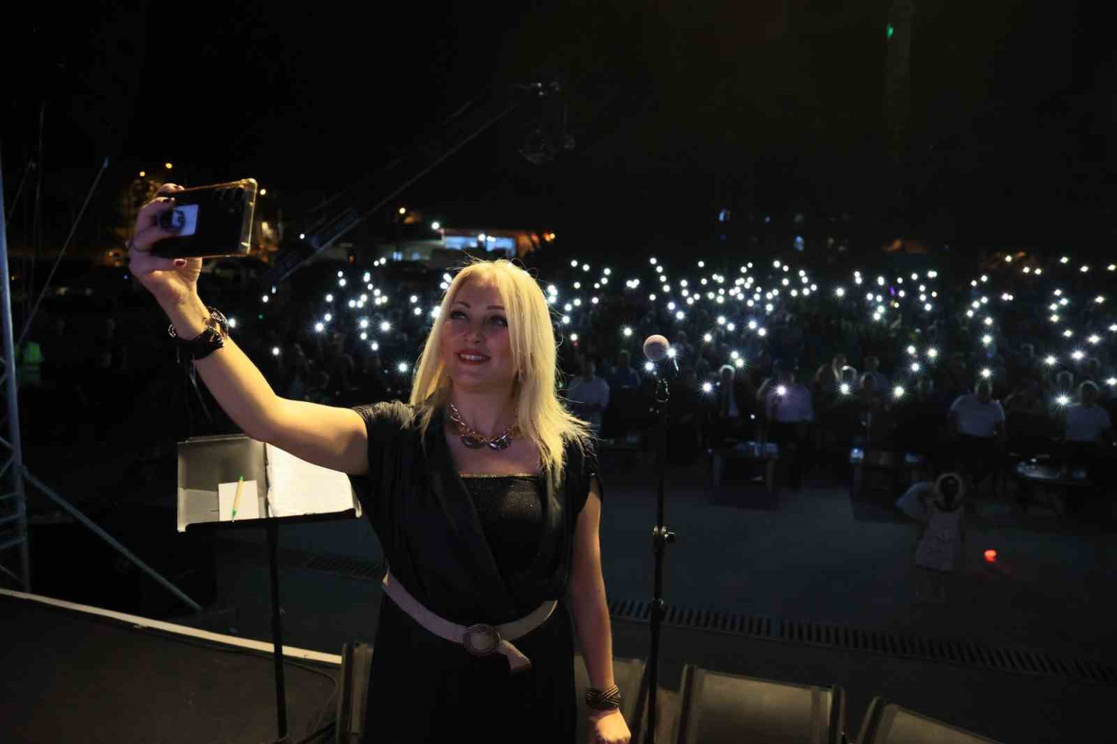Nurcan Altınok, Çameli festivalinde unutulmaz bir gece yaşattı 