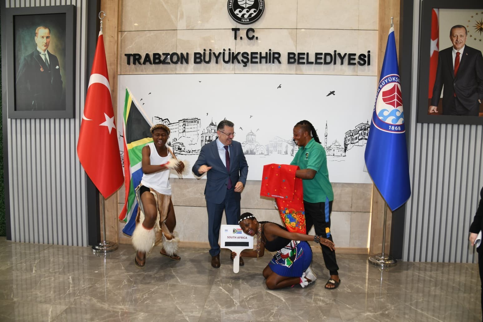 Başkan Genç, Uluslararası Horon Festivali’nde dünyaya mesaj verdi:
