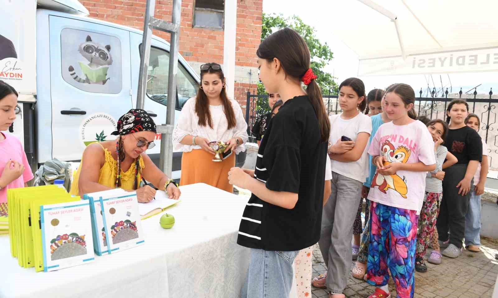 Gezici Kütüphane çocukları bilgiyle donatıyor 