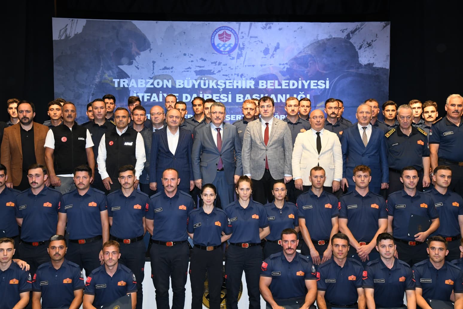 Trabzon’da yeni itfaiyeciler törenle göreve başladı 