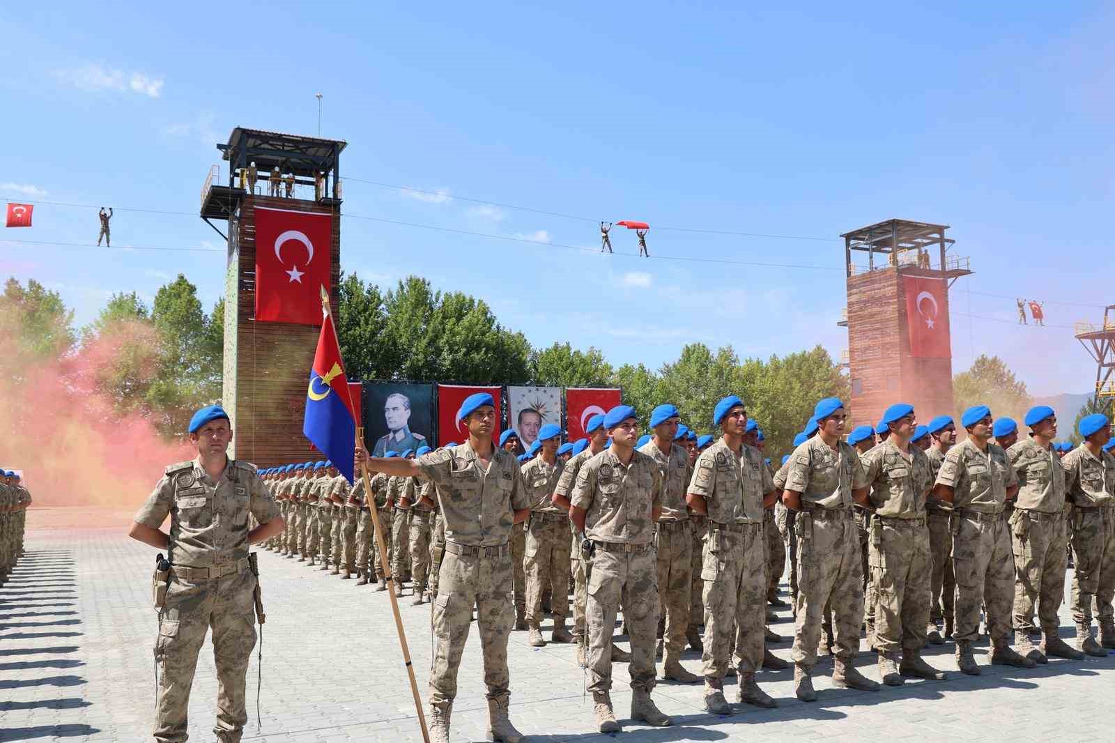 Bin 619 komando dualarla mezun oldu 