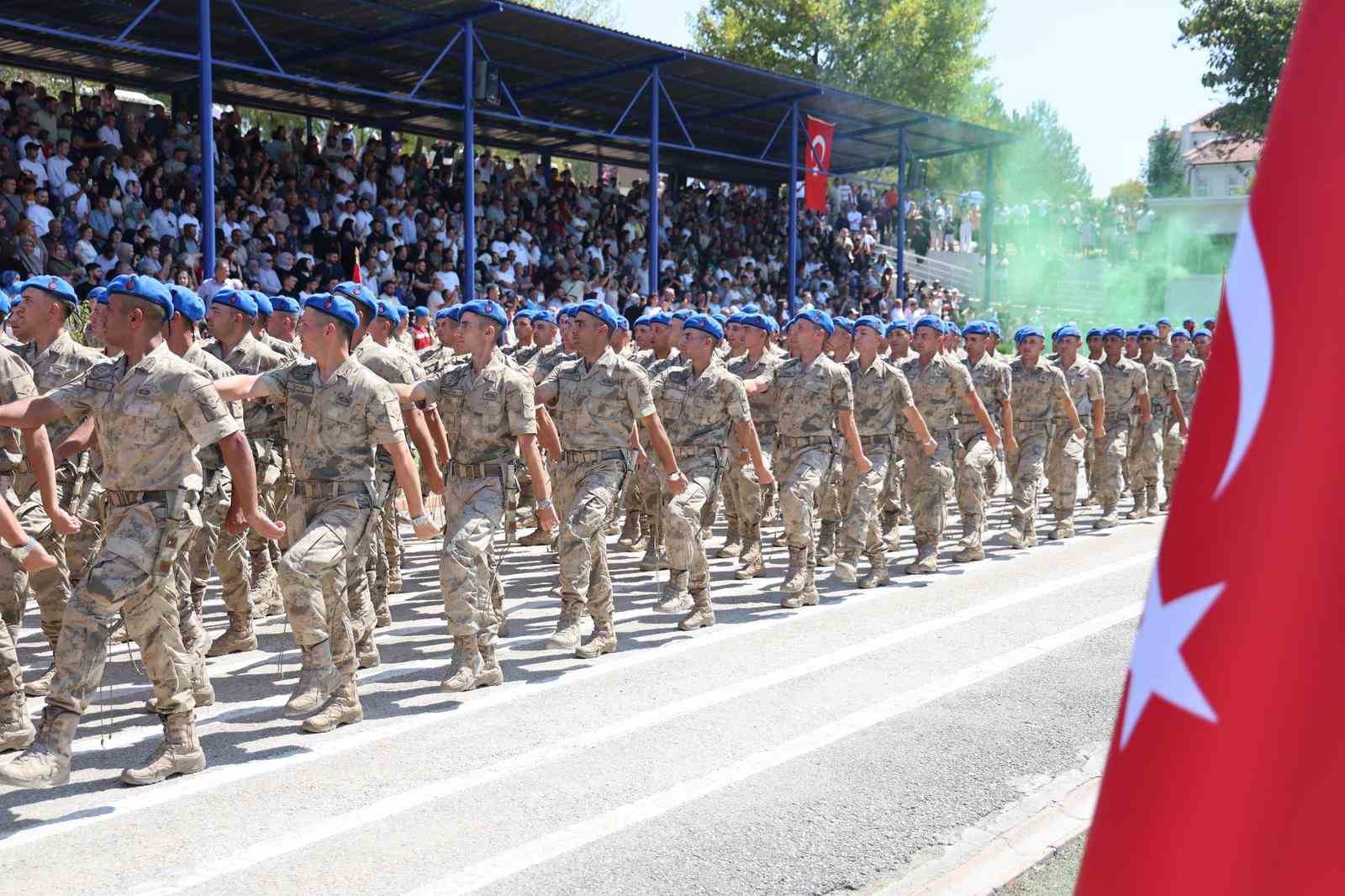 Bin 619 komando dualarla mezun oldu 