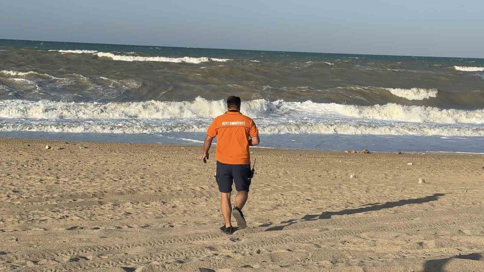 Arnavutköy’de yasağa rağmen denize giren bir kişi boğuldu 