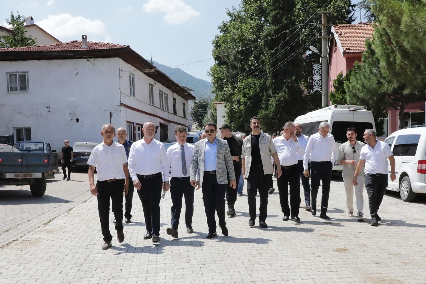 Kütahya Valisi Işın, Simav’da hayır yemeğine katıldı 