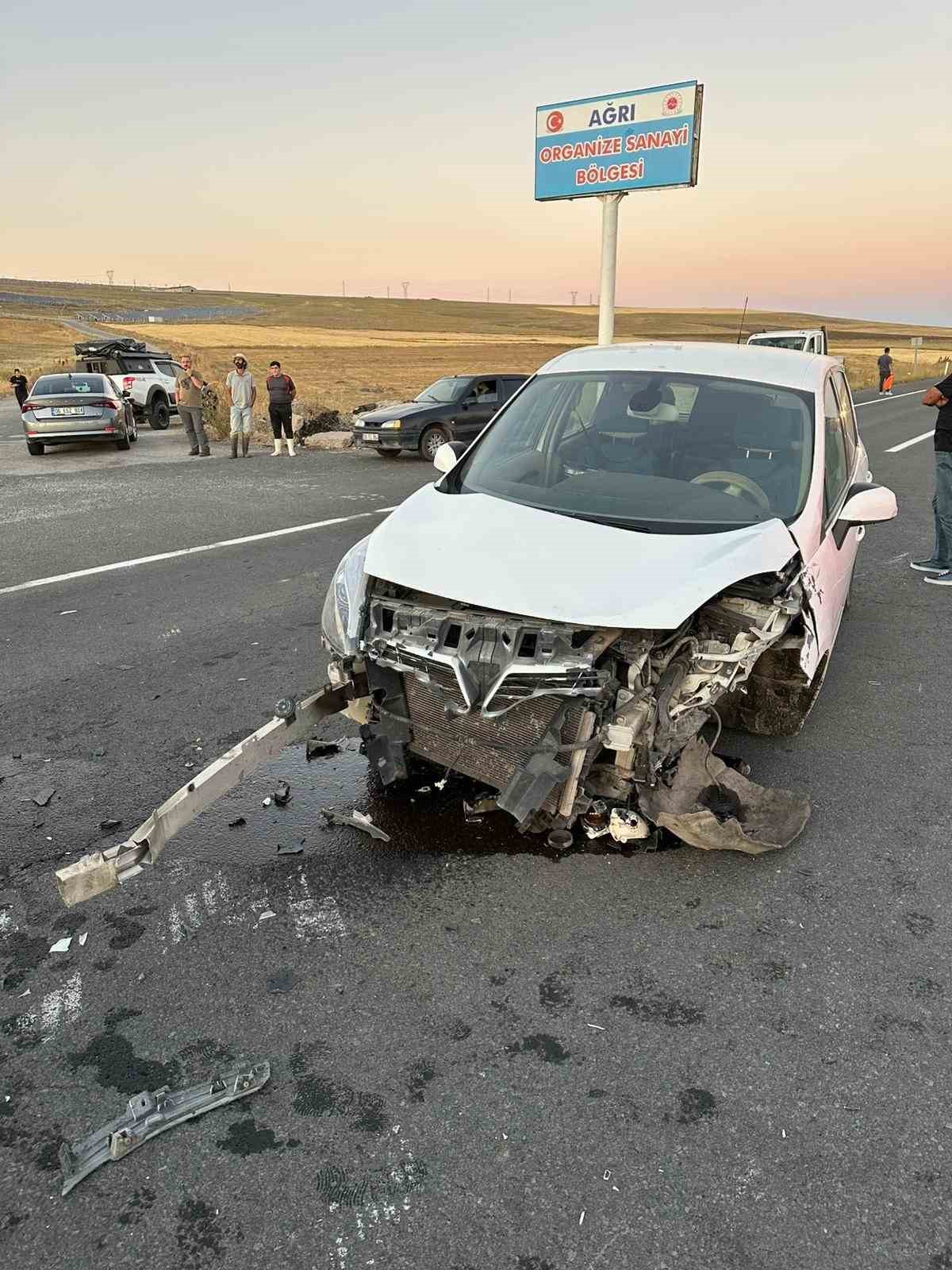 Ağrı’da dönüş yasağını ihlal eden manevra kazaya yol açtı: 1 yaralı 