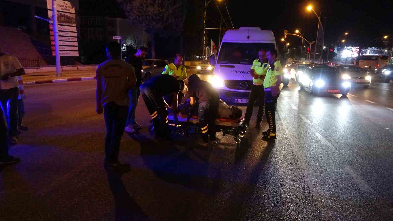 Malatya’da motokurye kazada yaralandı 