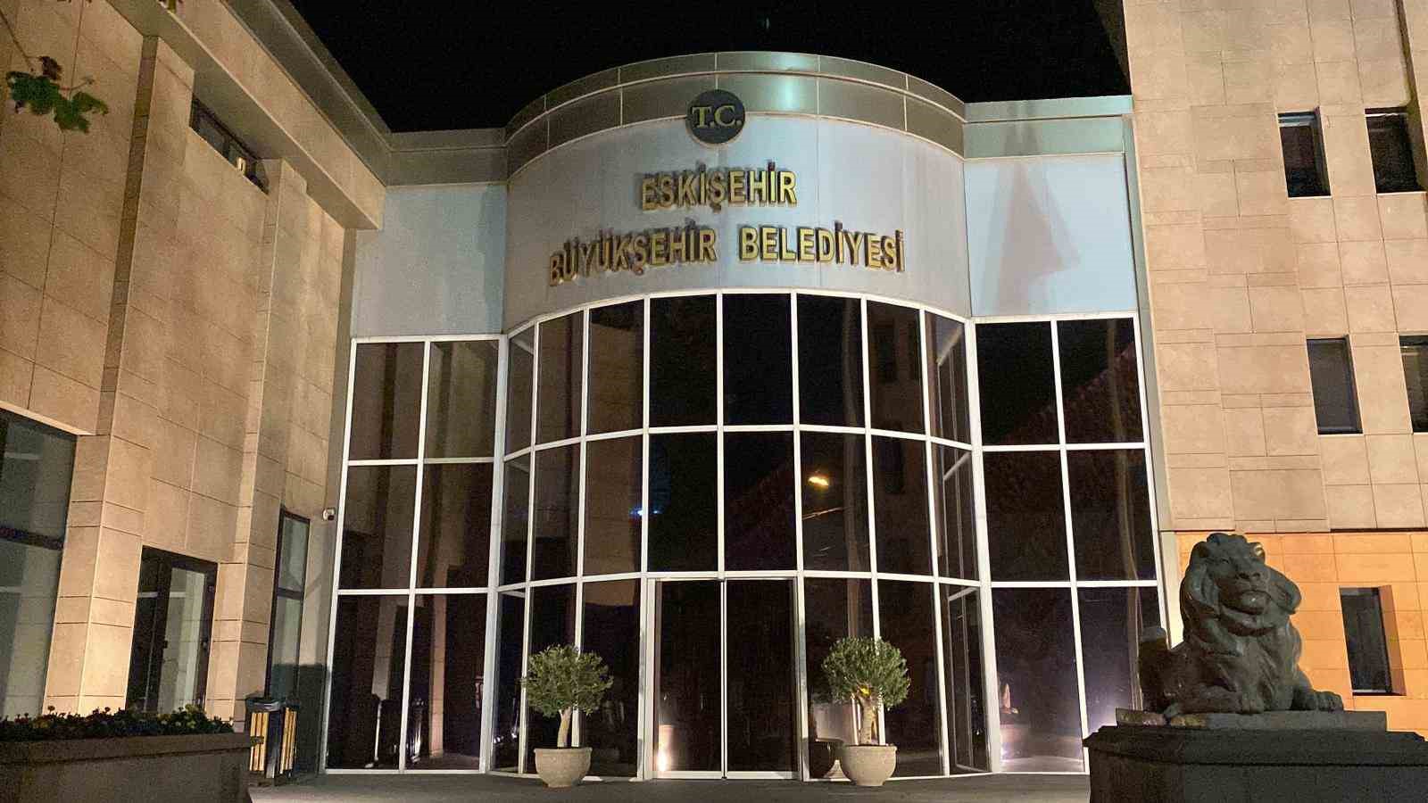 Eskişehir’de belediye binasında yangın paniği 