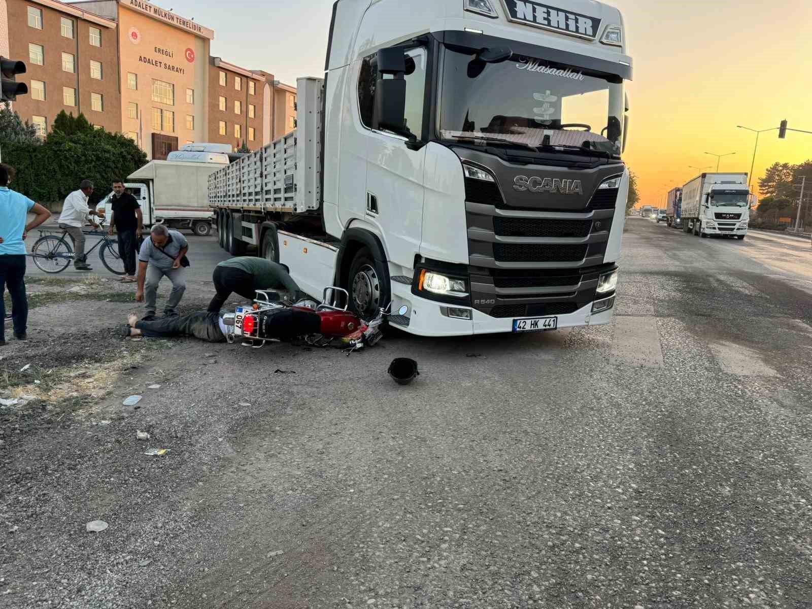 Tır ile motosiklet çarpıştı: 1 ölü 