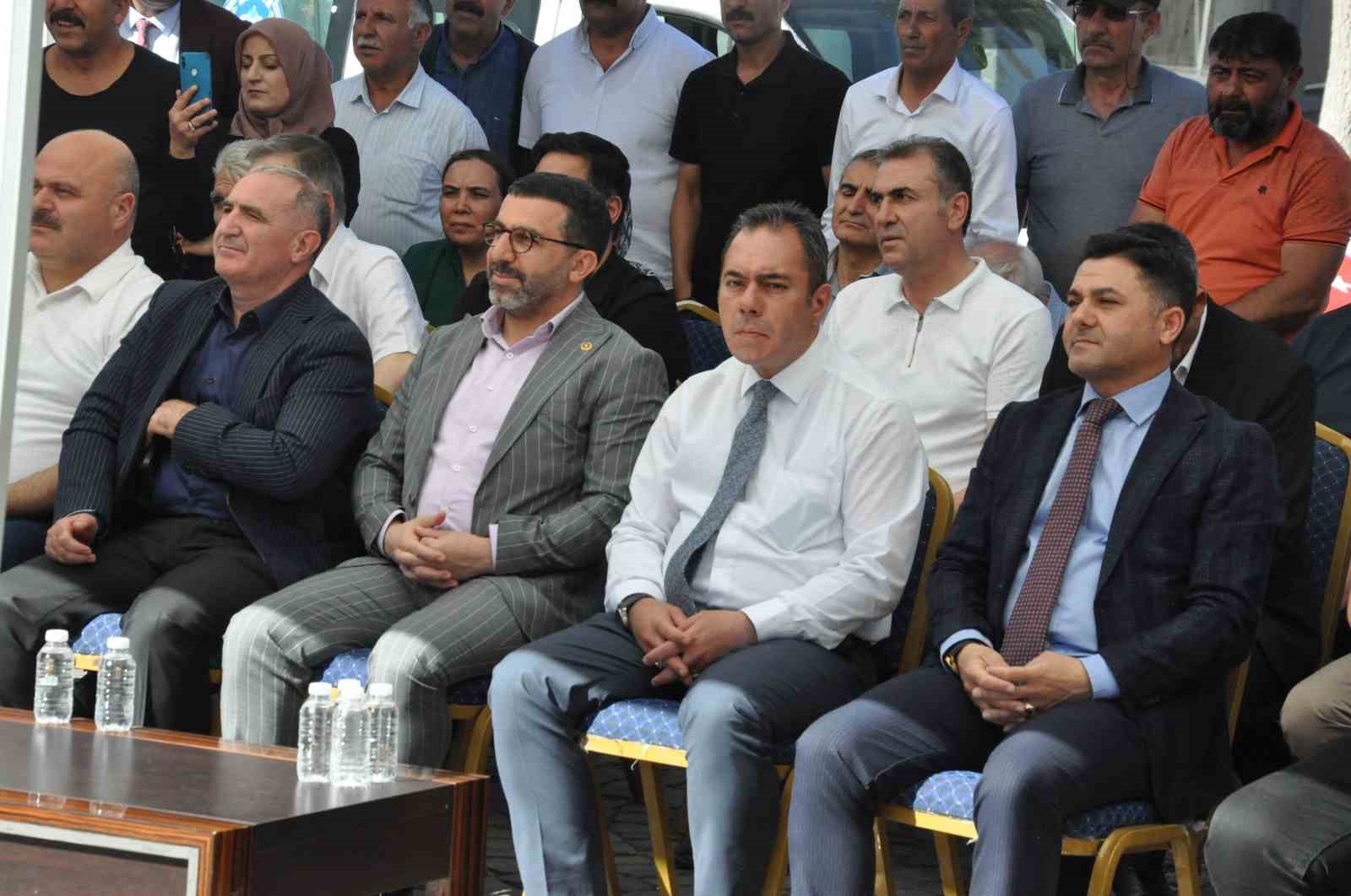 Kars Belediyesi’nde hizmet coşkusu: 15 yeni iş makinesi törenle hizmete girdi 