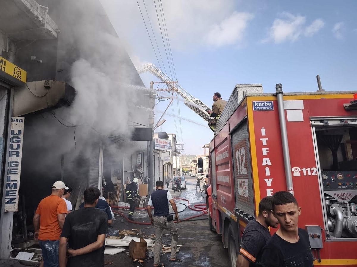 Hatay’da mobilya atölyesinde yangın 