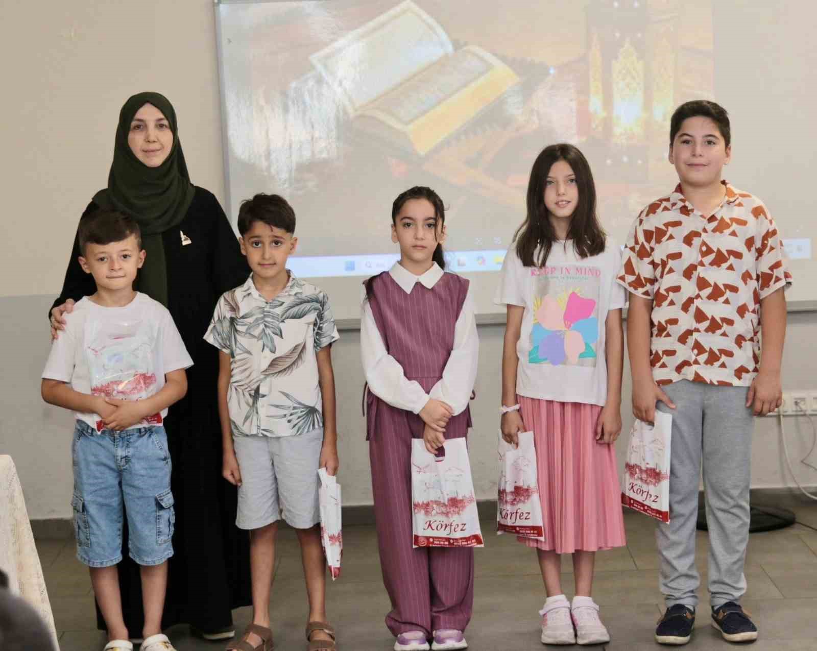 Bilgi evi öğrencilerine Kur’an’a geçiş töreni düzenlendi 