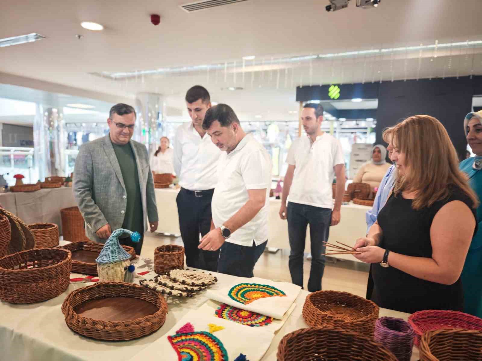 Geri dönüştürülen ürünlerden sergi açıldı 