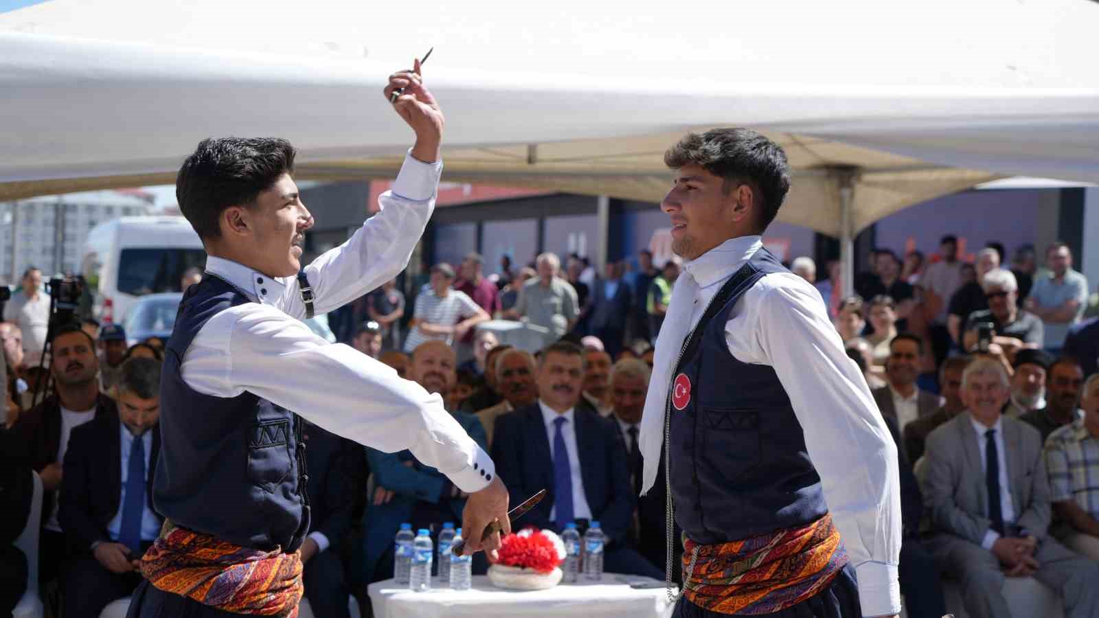 Erzurum’da halk pazarı açıldı 