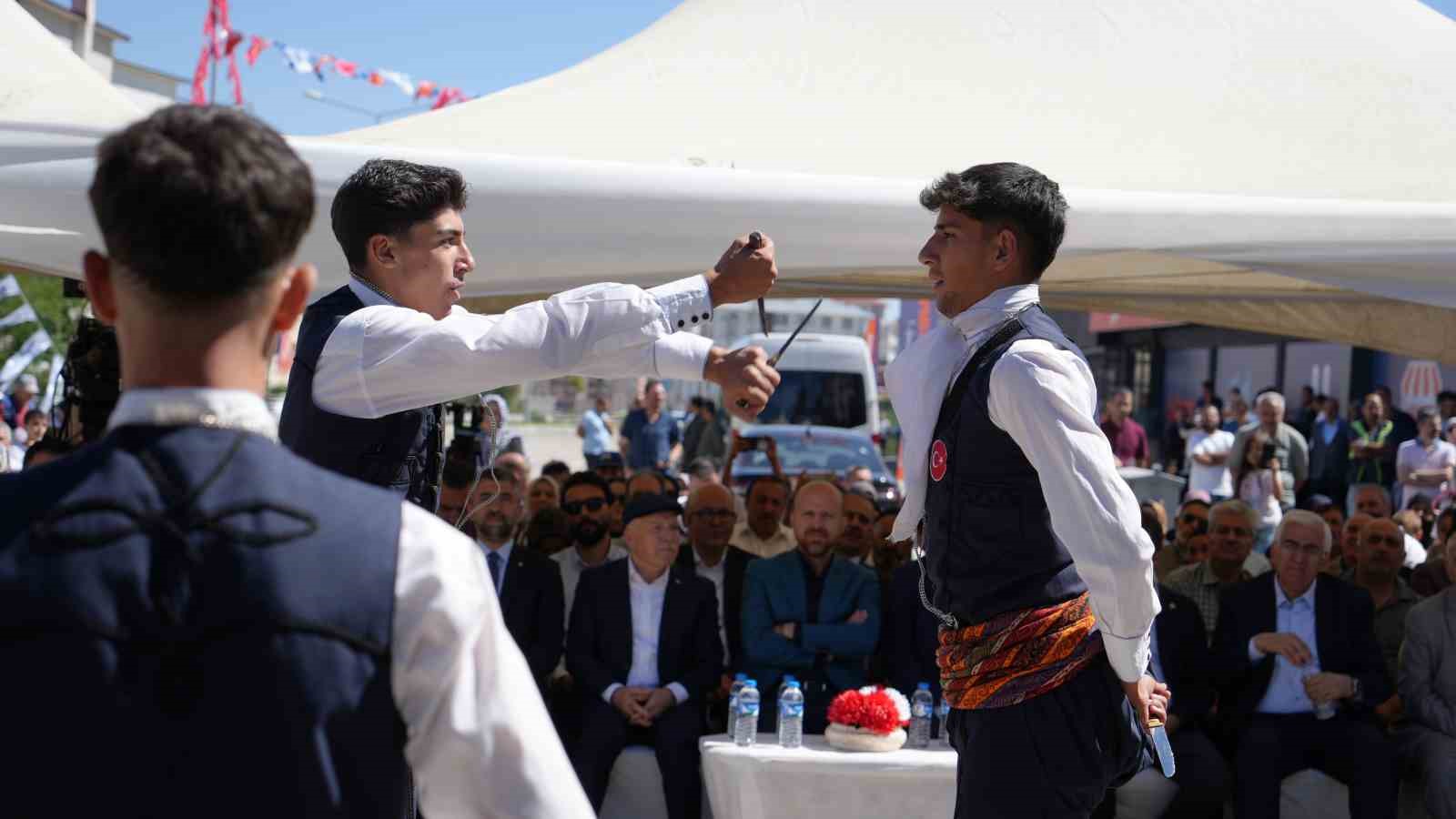 Erzurum’da halk pazarı açıldı 
