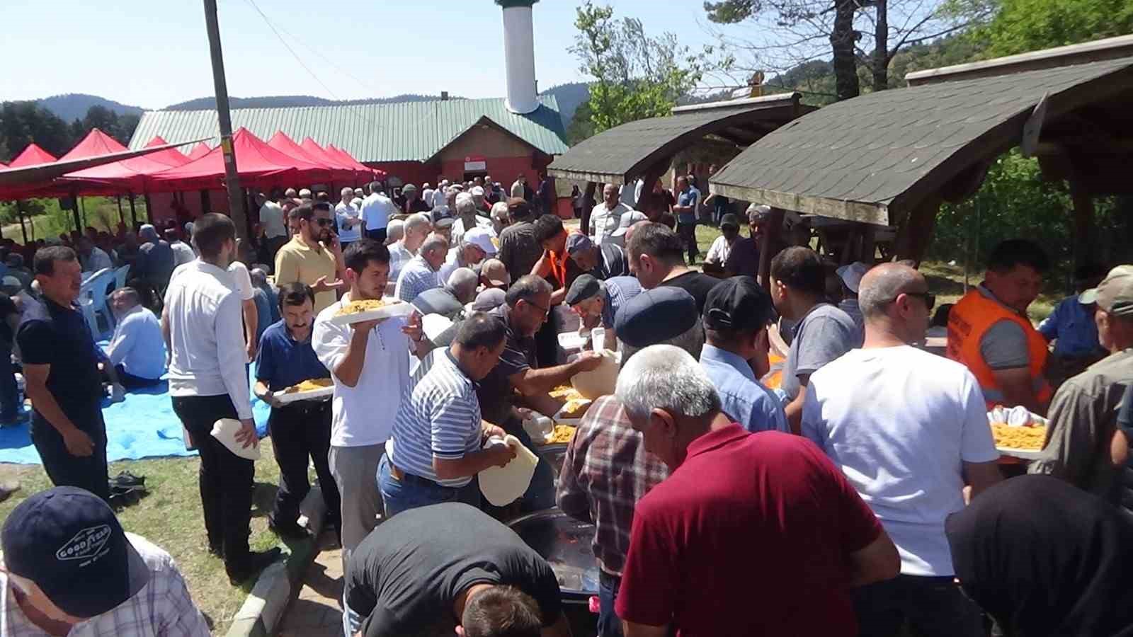 Bölgenin son Hacet Bayramı’nda miniklerin güreşleri eğlenceli anlara sahne oldu 