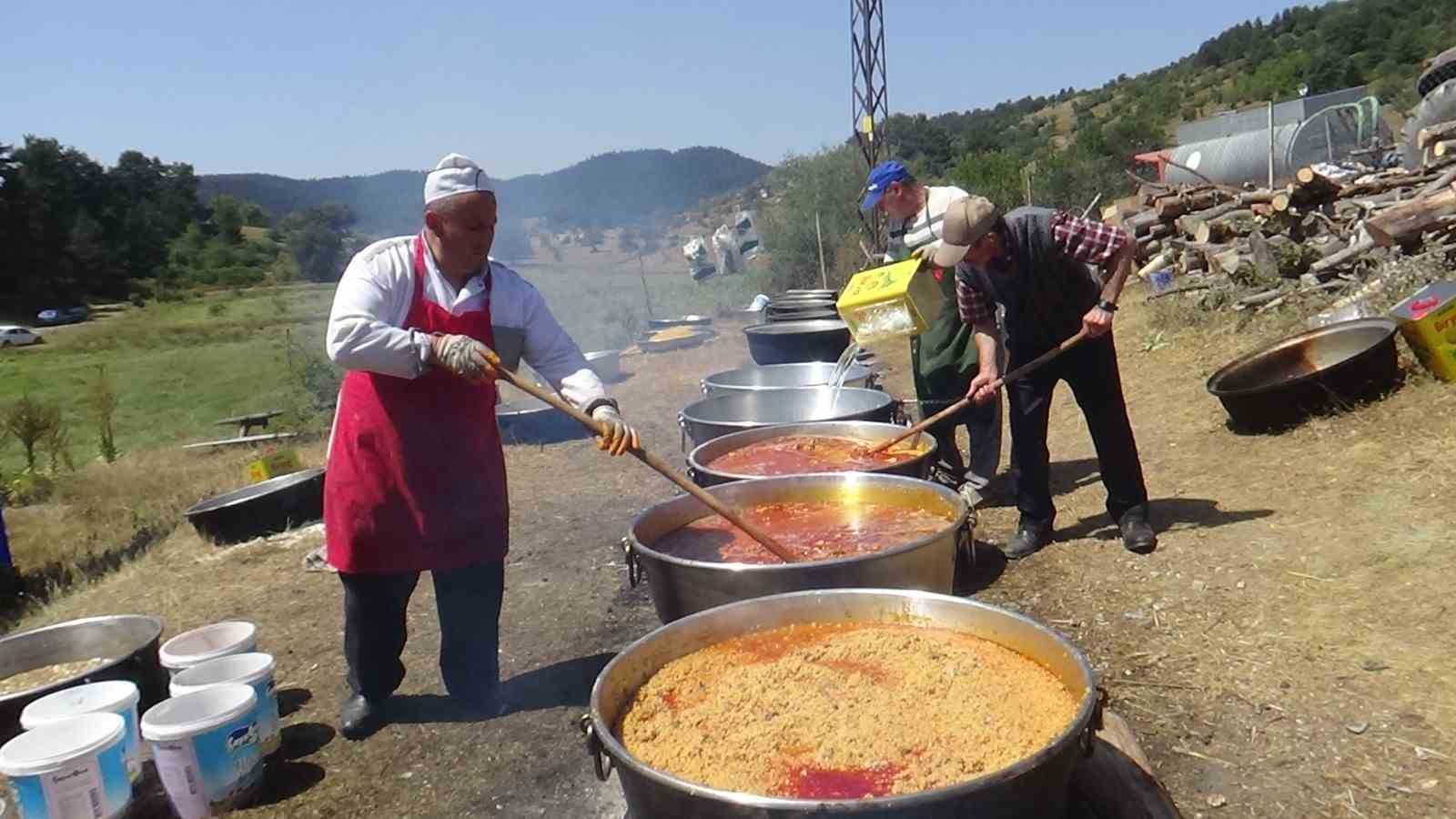 Bölgenin son Hacet Bayramı’nda miniklerin güreşleri eğlenceli anlara sahne oldu 