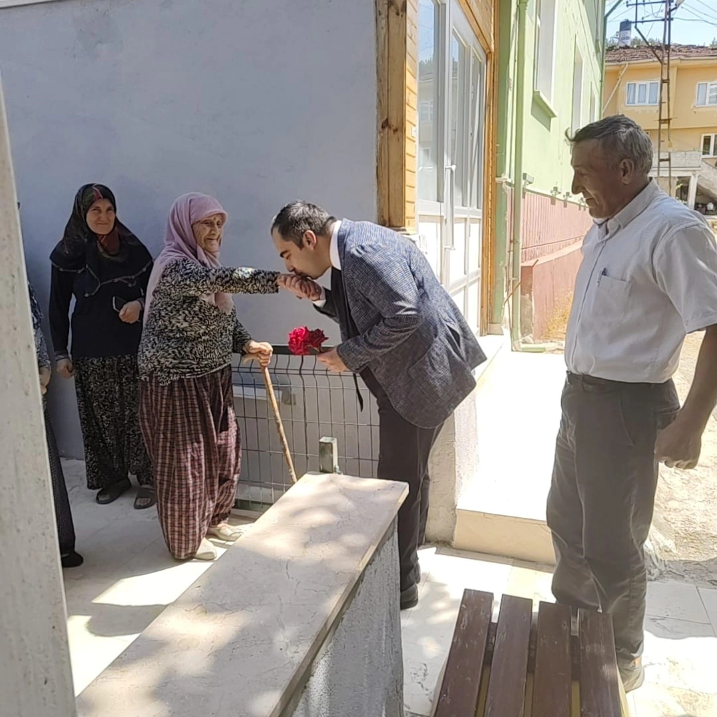 Kaymakam Uçar köylerde vatandaşlarla bir araya geldi 