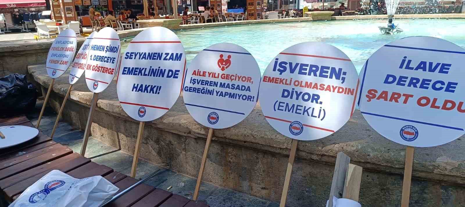 Memur Sen Antalya’da çadır kurup eylem yaptı 