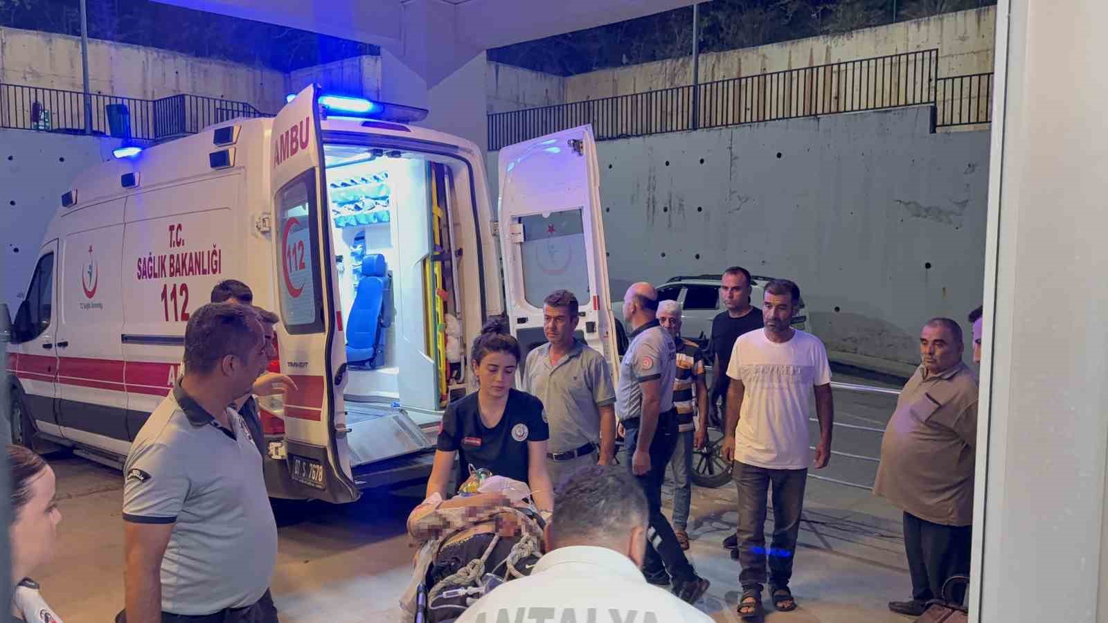 Otomobil yayla yolunda uçuruma yuvarlandı: 2 yaralı 