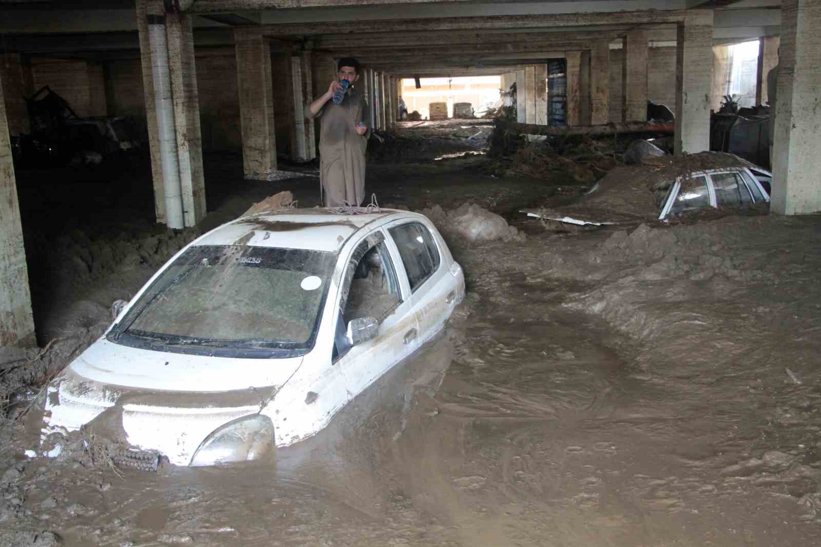 Pakistan’daki sellerde son 48 saatte 351 kişi hayatını kaybetti 