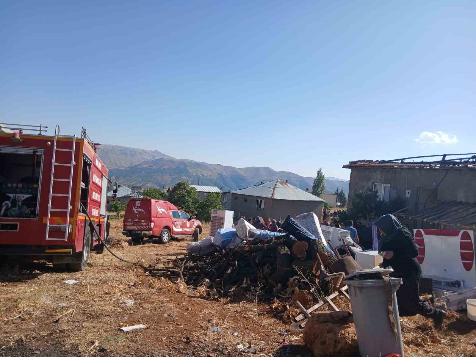 Doğanşehir’de çatı yangını 