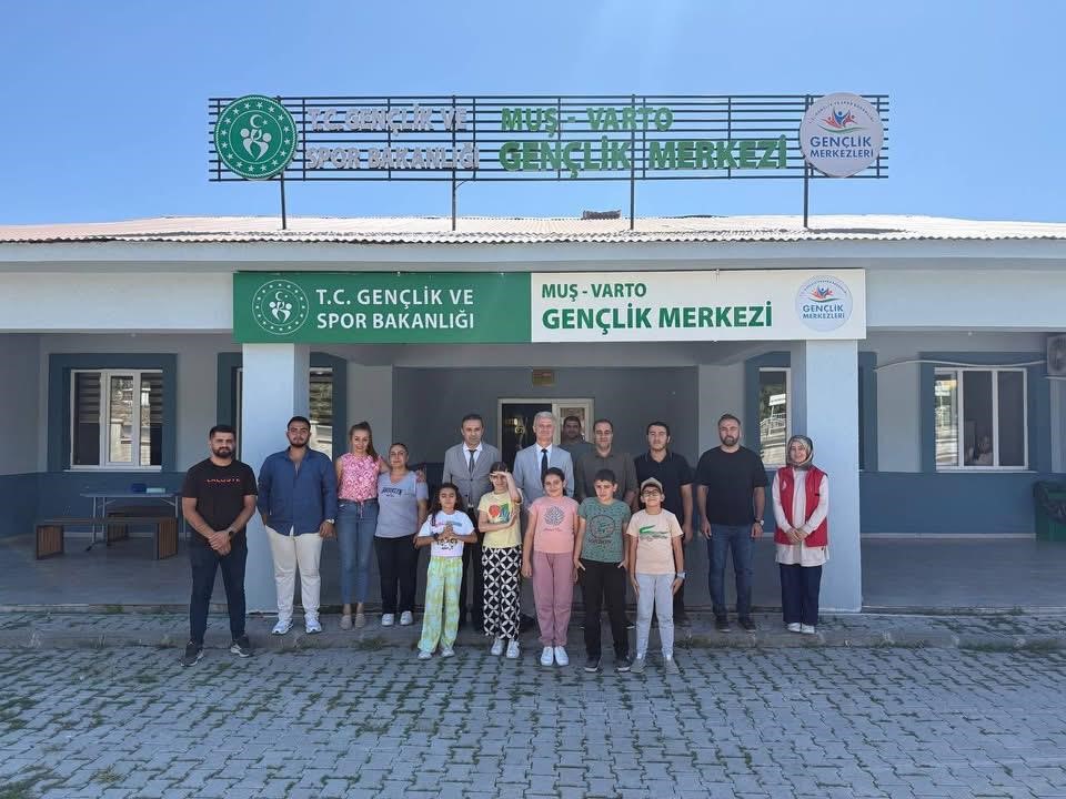 Varto’daki spor tesisleri gençlerle dolup taşıyor