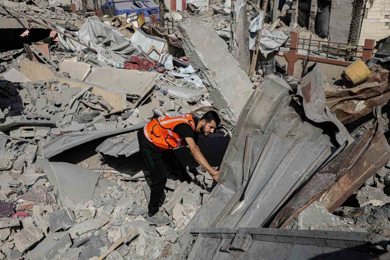 Gazze’de can kaybı 61 bin 897’ye yükseldi 