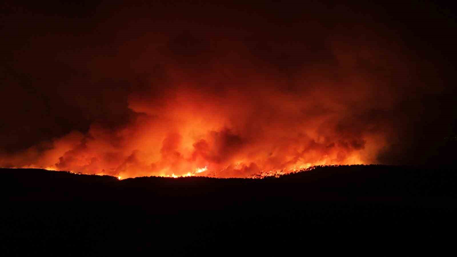 Çanakkale’de alevler geceyi aydınlattı, o anlar dronla görüntülendi 