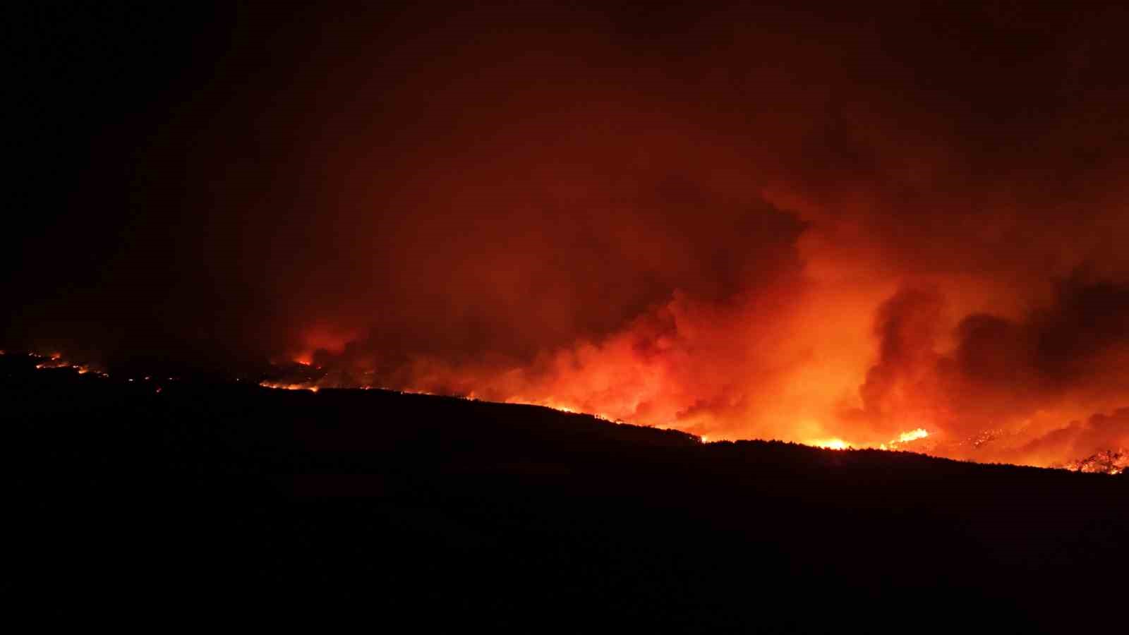 Çanakkale’de alevler geceyi aydınlattı, o anlar dronla görüntülendi 