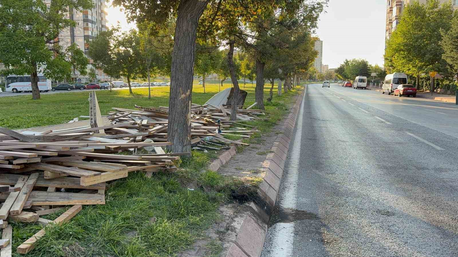 Arkadan çarptığı kamyoneti devirdi: 4 yaralı 