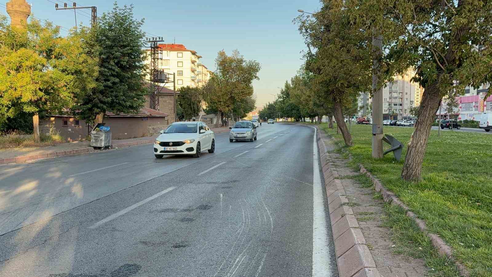 Arkadan çarptığı kamyoneti devirdi: 4 yaralı 