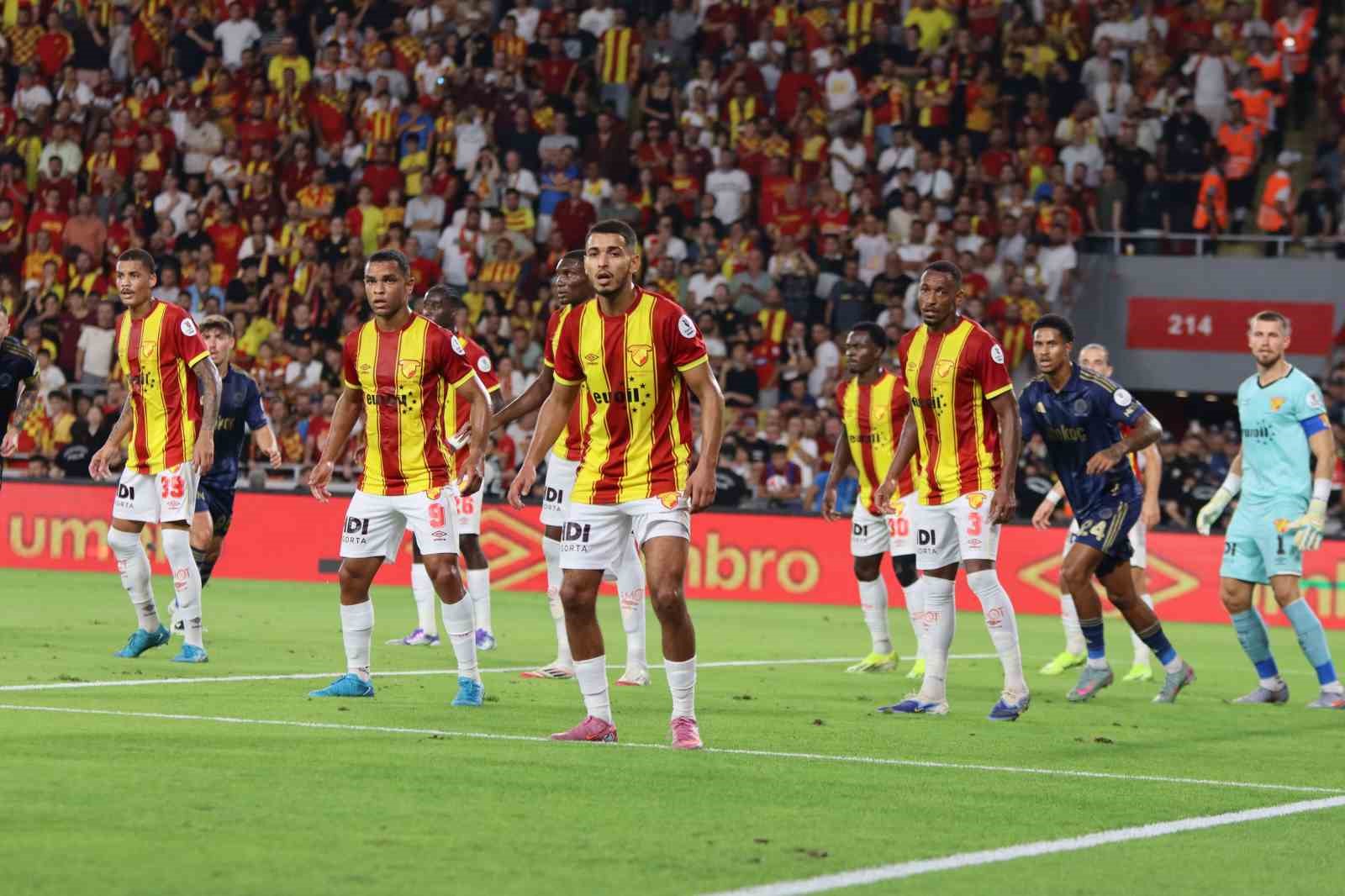 Trendyol Süper Lig: Göztepe: 0 - Fenerbahçe: 0 (İlk yarı) 