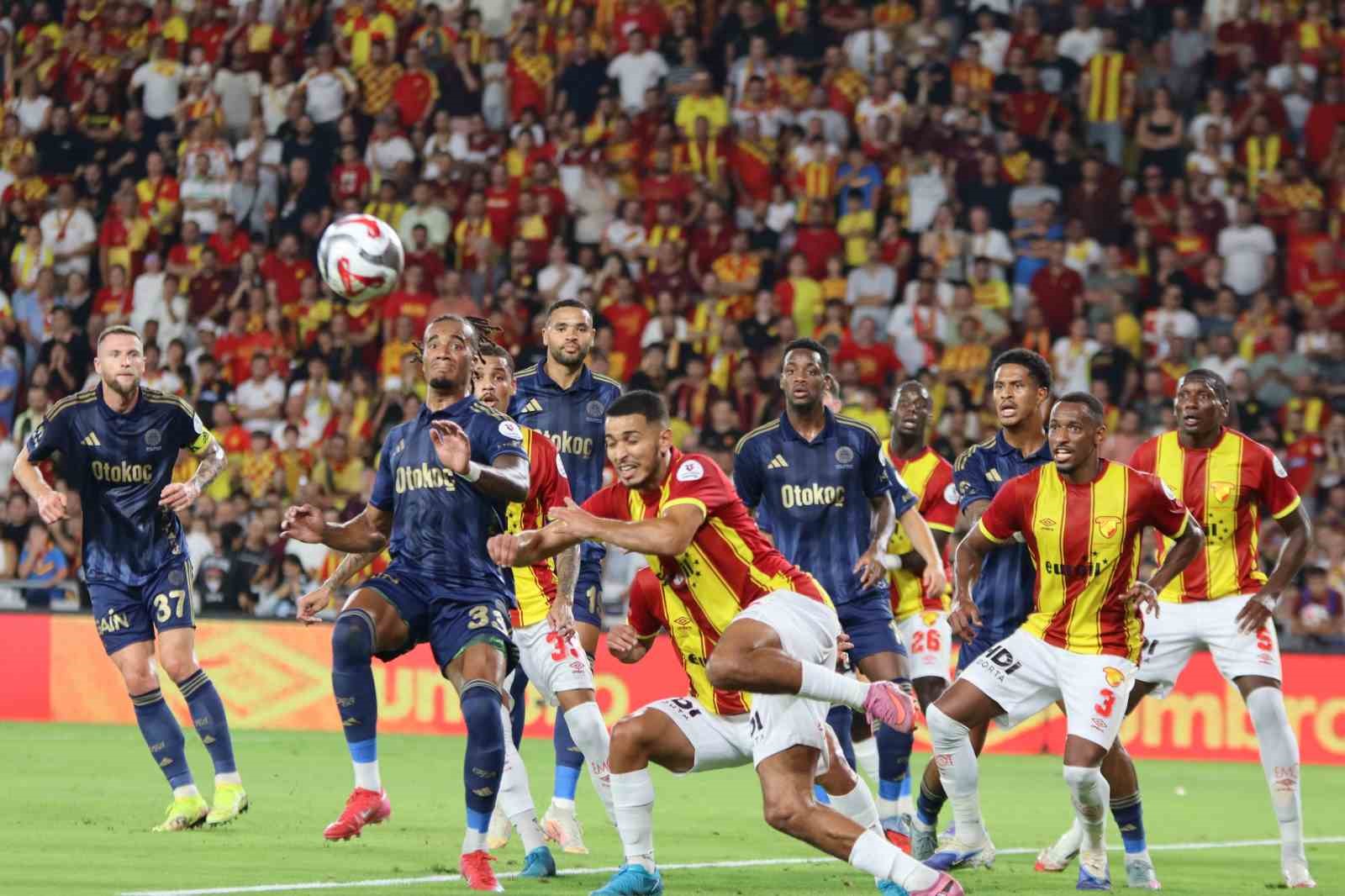 Trendyol Süper Lig: Göztepe: 0 - Fenerbahçe: 0 (İlk yarı) 
