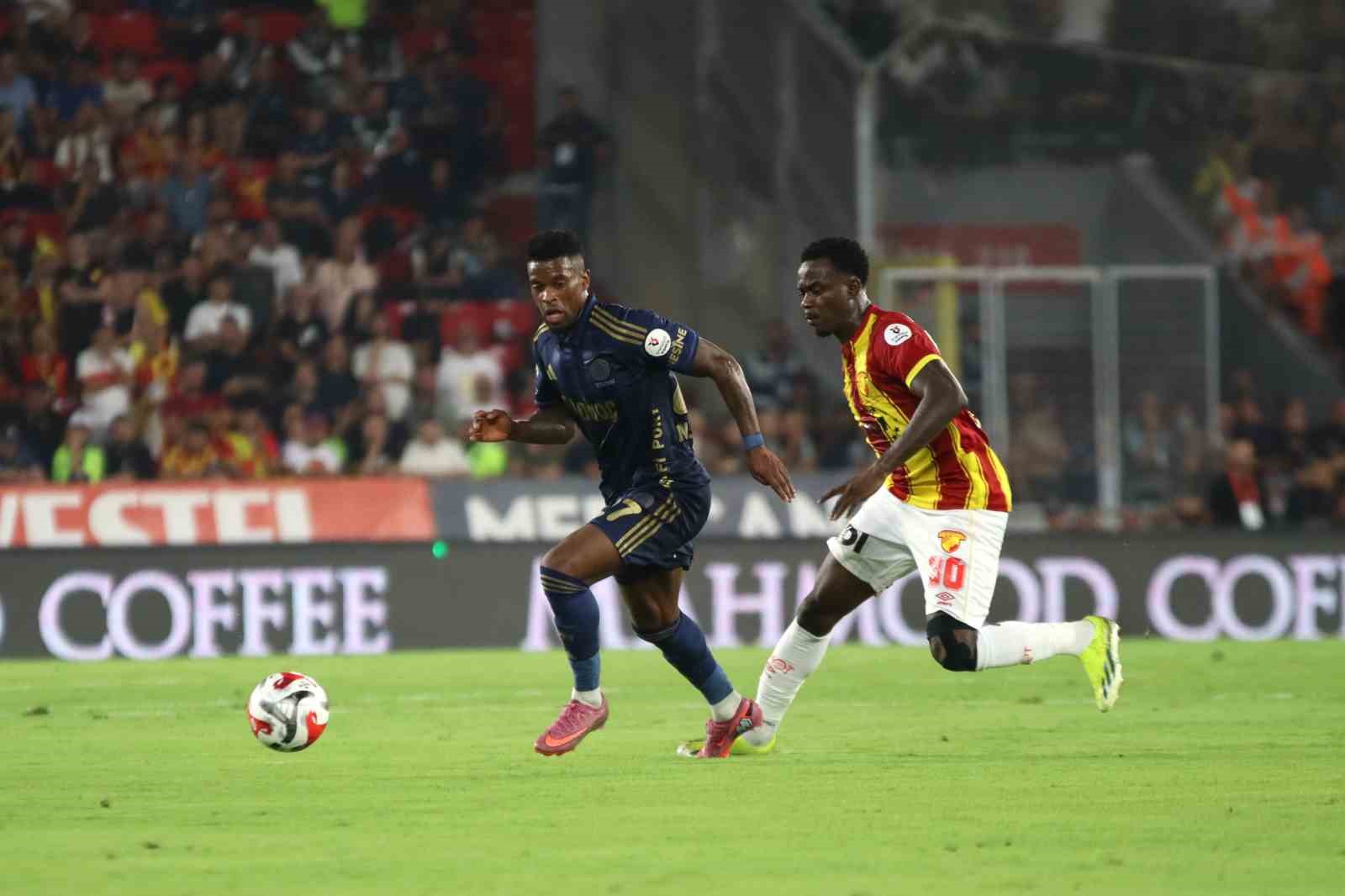 Trendyol Süper Lig: Göztepe: 0 - Fenerbahçe: 0 (İlk yarı) 