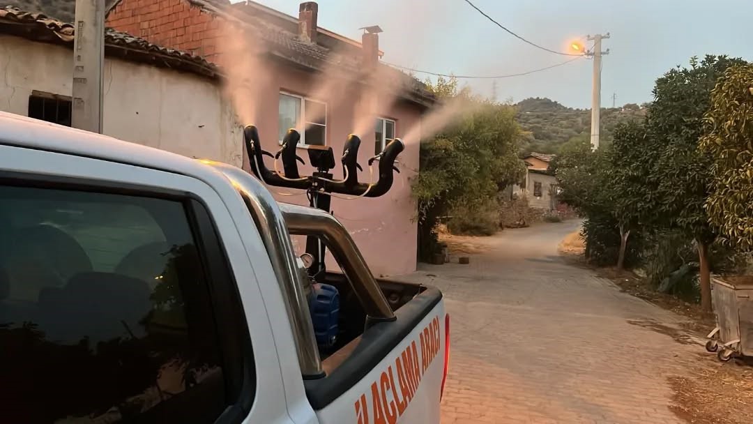 Germencik’te sivrisinekle mücadele aralıksız sürüyor 