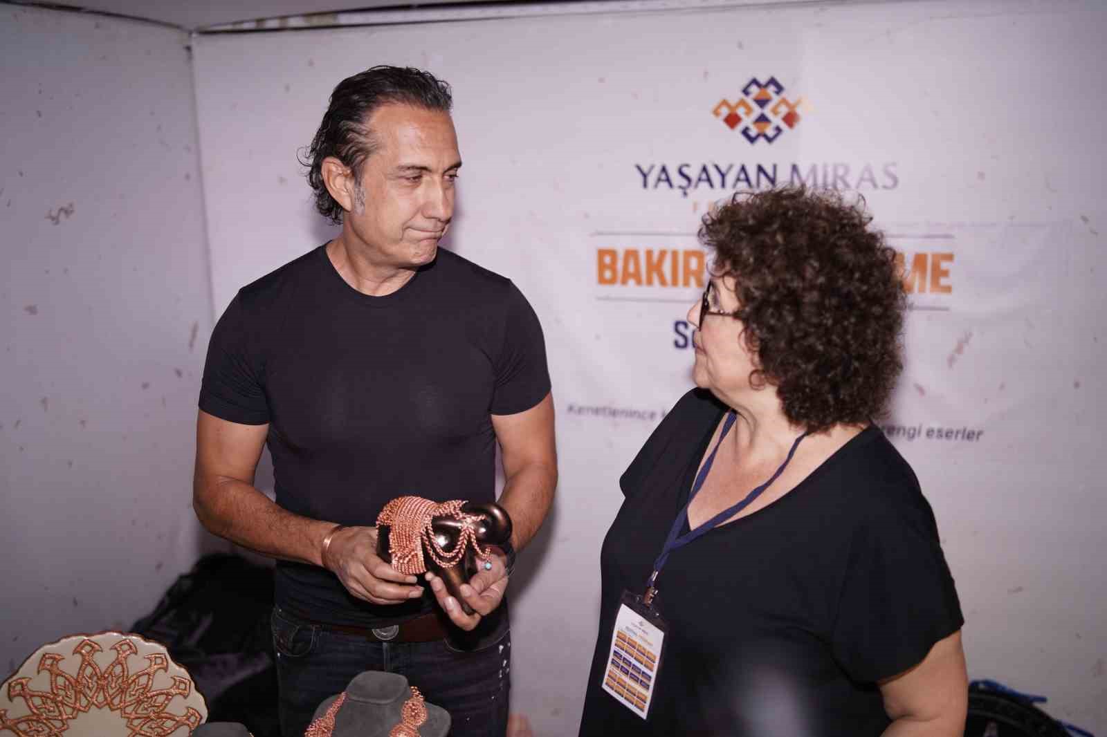 Erzincan’da sahne alan Kıraç, konser öncesi Somut Olmayan Kültürel Miras Taşıyıcılarıyla buluştu 