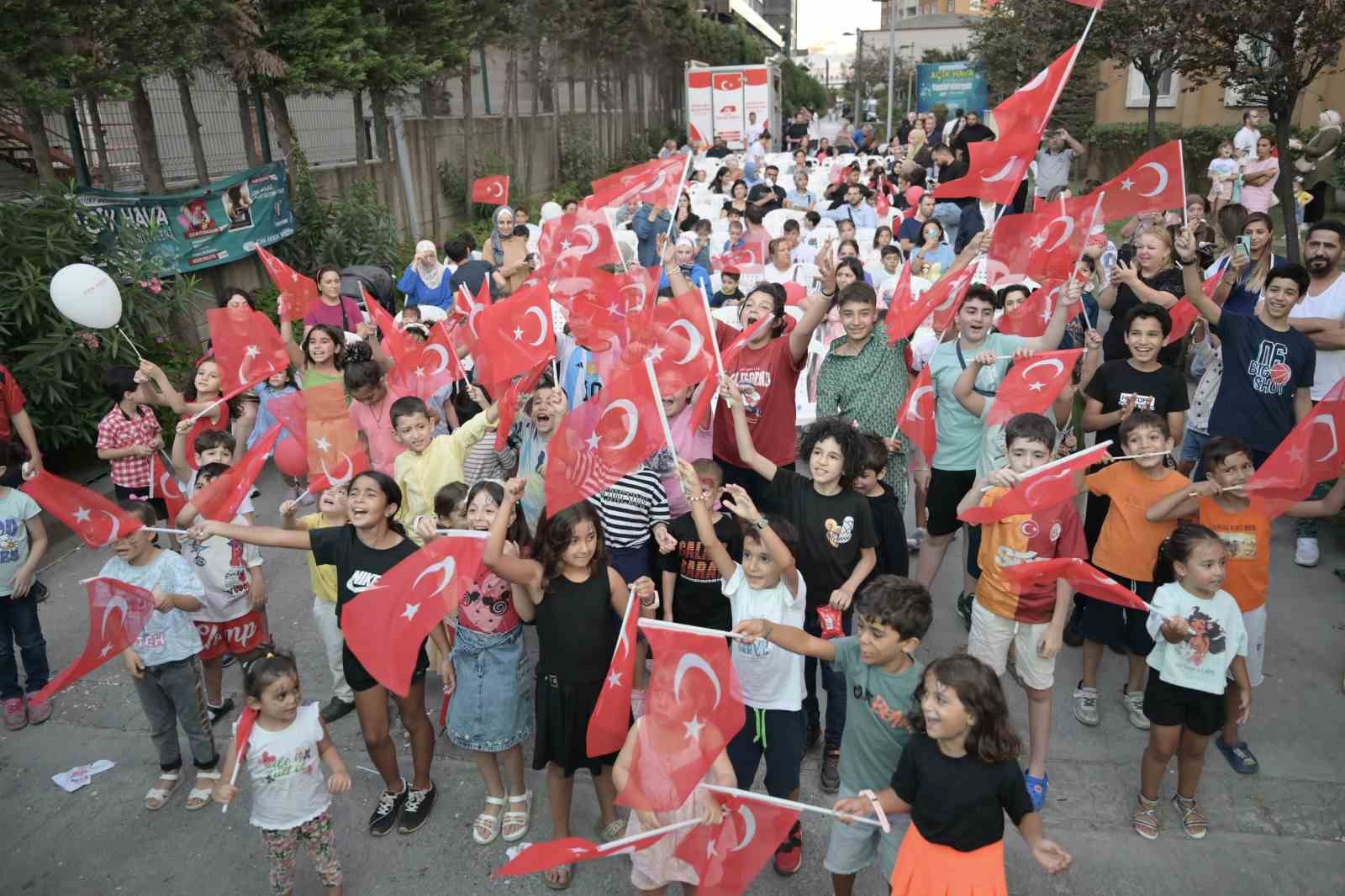 Esenyurt’ta yaz akşamları açık havada renkleniyor 