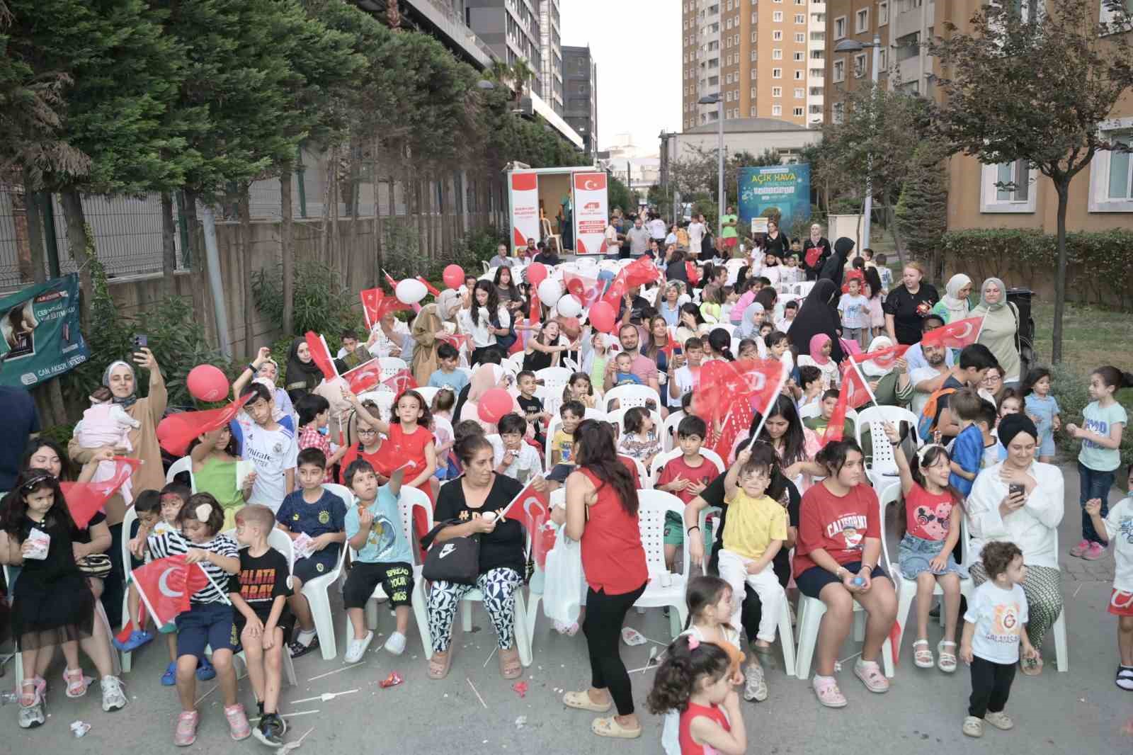 Esenyurt’ta yaz akşamları açık havada renkleniyor 