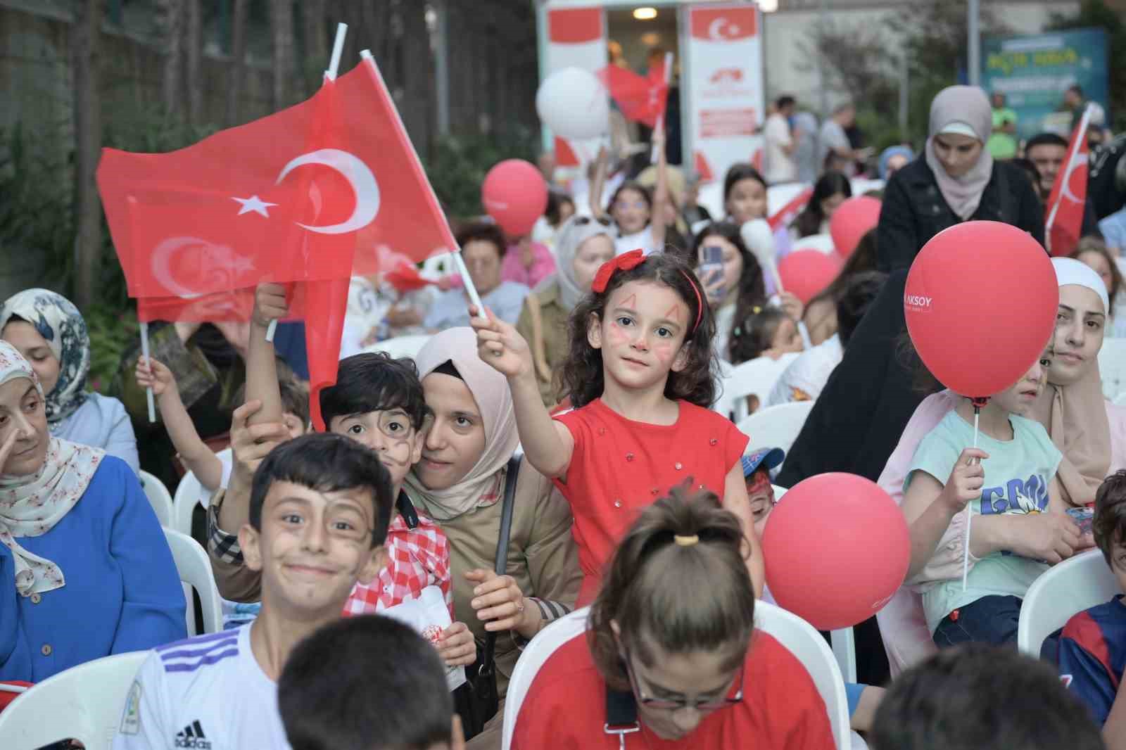 Esenyurt’ta yaz akşamları açık havada renkleniyor 