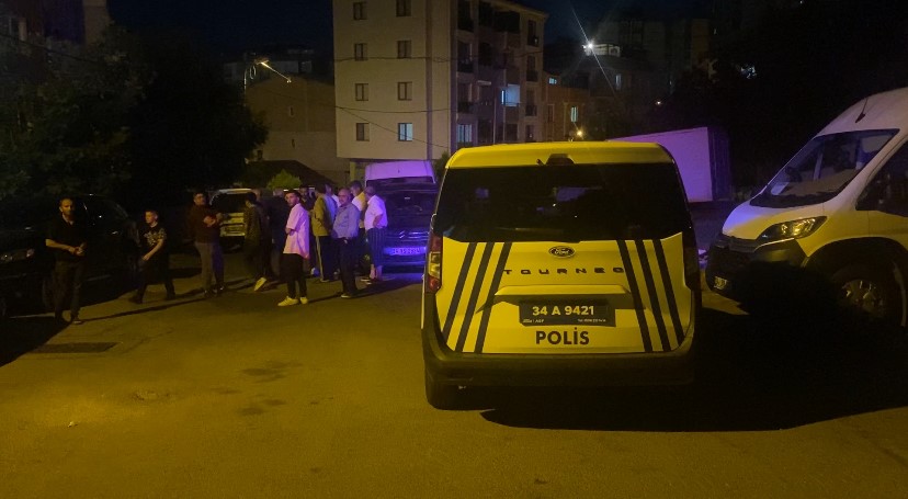 Pendik’te alacak verecek kavgası: Tekme ve tokatlar havada uçuştu 