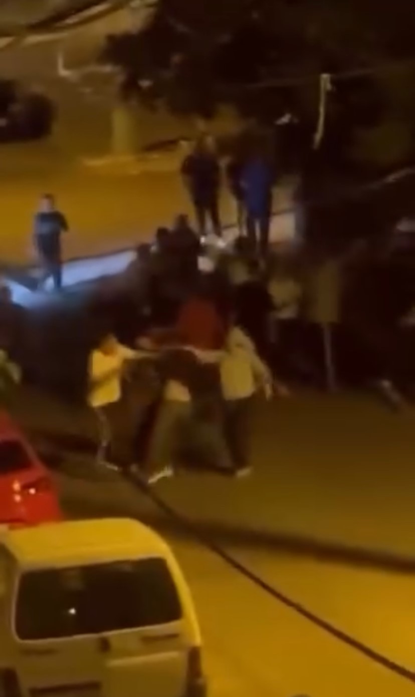 Pendik’te alacak verecek kavgası: Tekme ve tokatlar havada uçuştu 