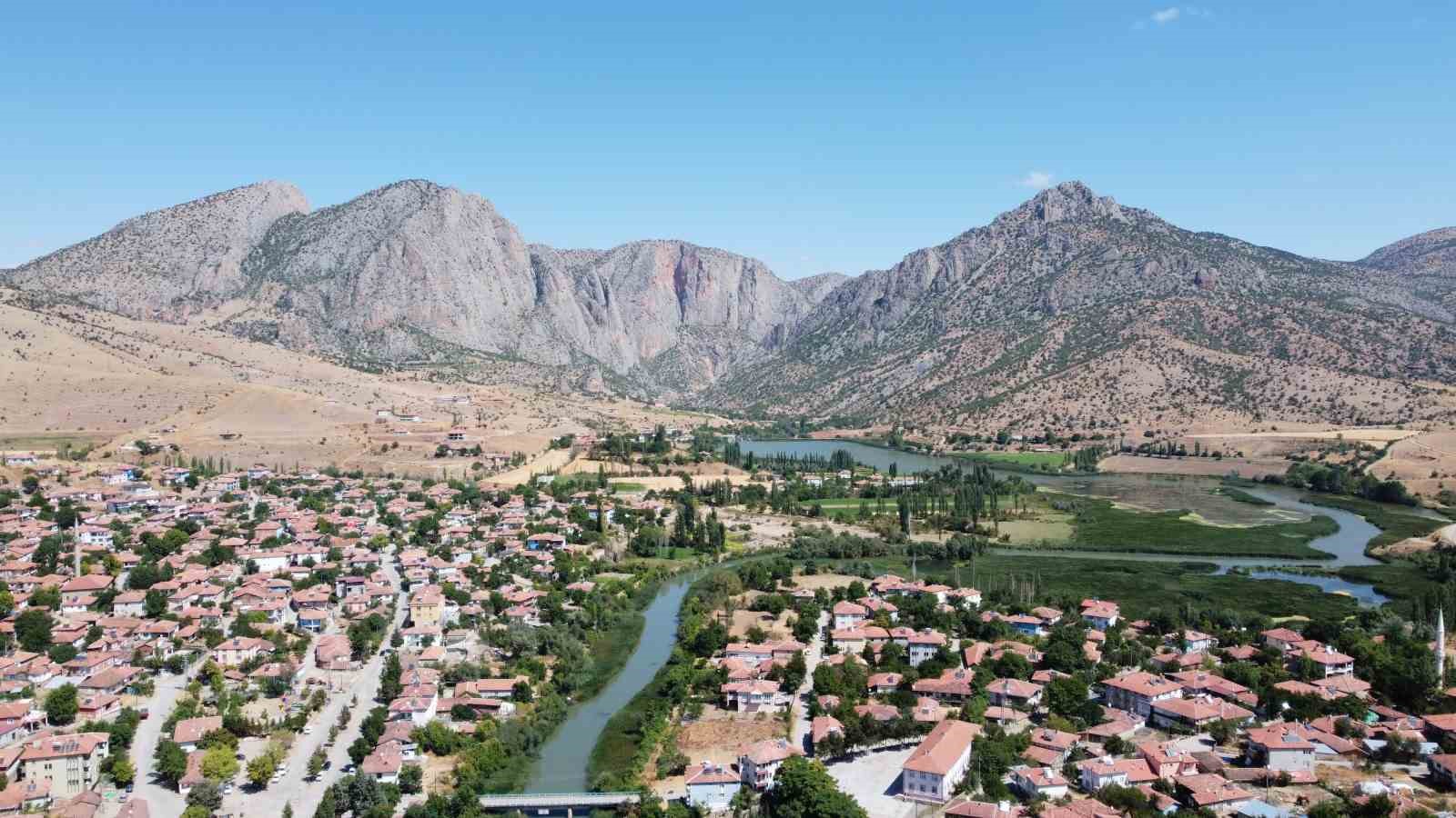 Görüntüsü ile mest eden Kazankaya Kanyonu, dron ile görüntülendi 