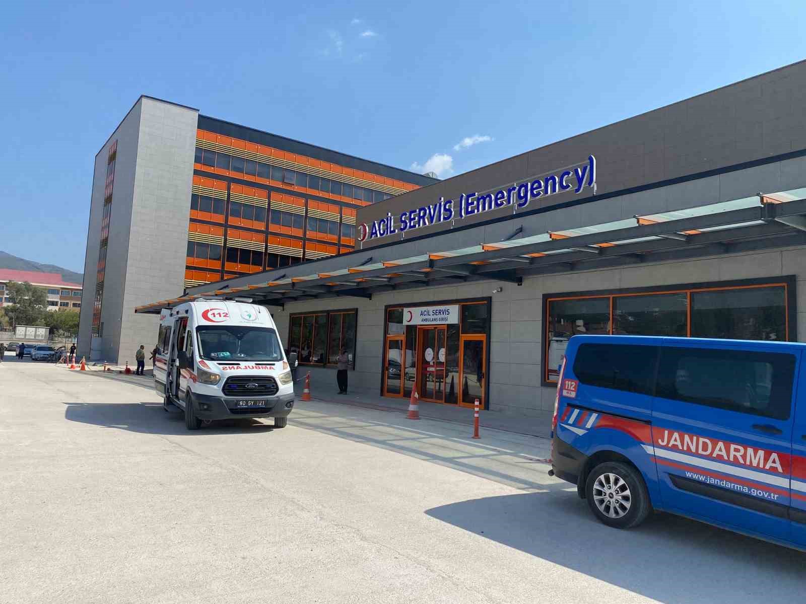 Osmaniye’de traktör uçurumdan devrildi: 2’si çocuk 5 kişi yaralandı 