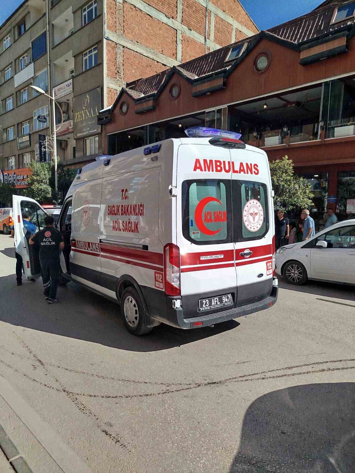 Koşarak kafenin birinci katından atlayan kadın ağır yaralandı 