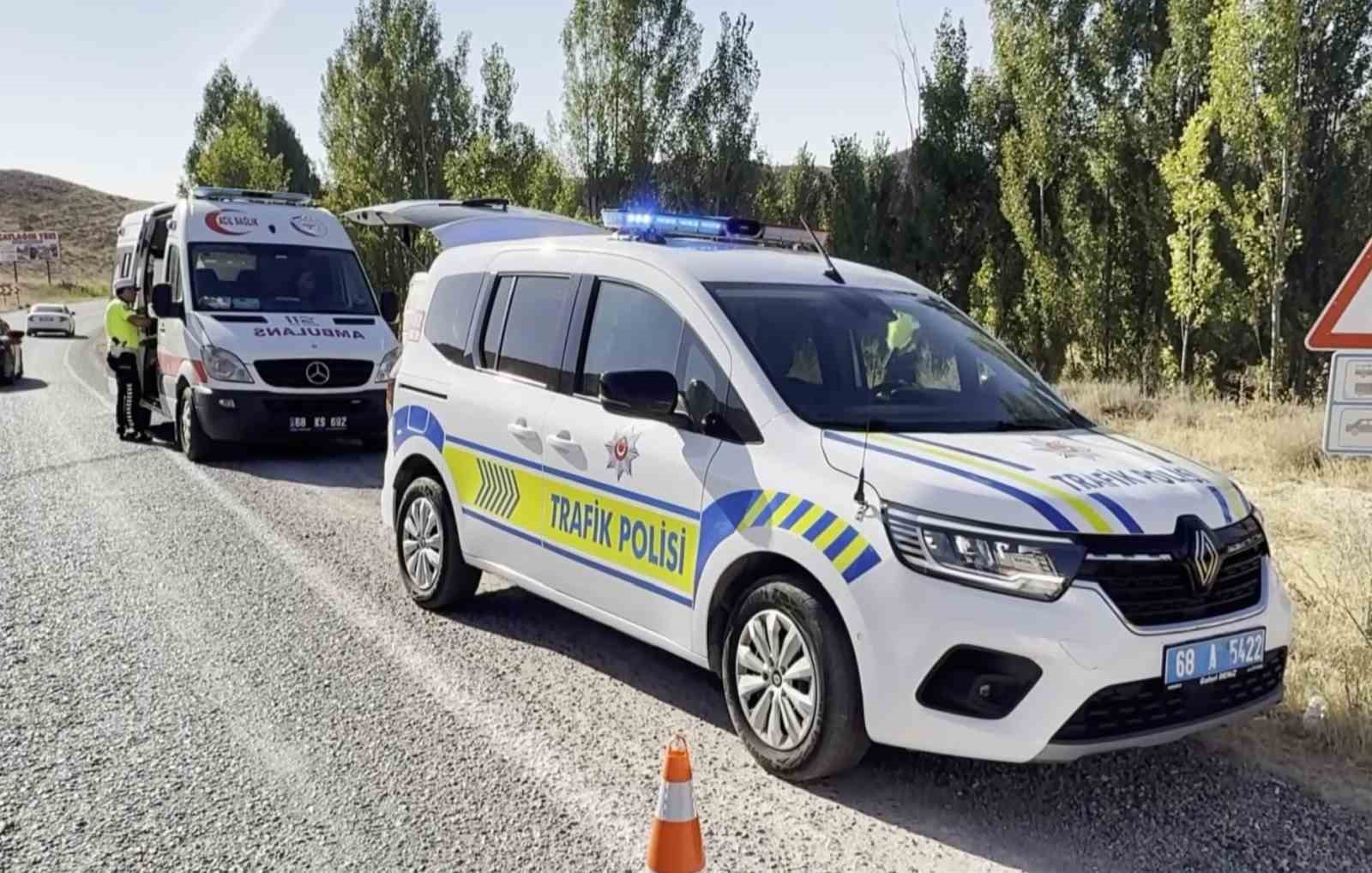 Virajı alamayan kamyonet takla attı: 2 yaralı 