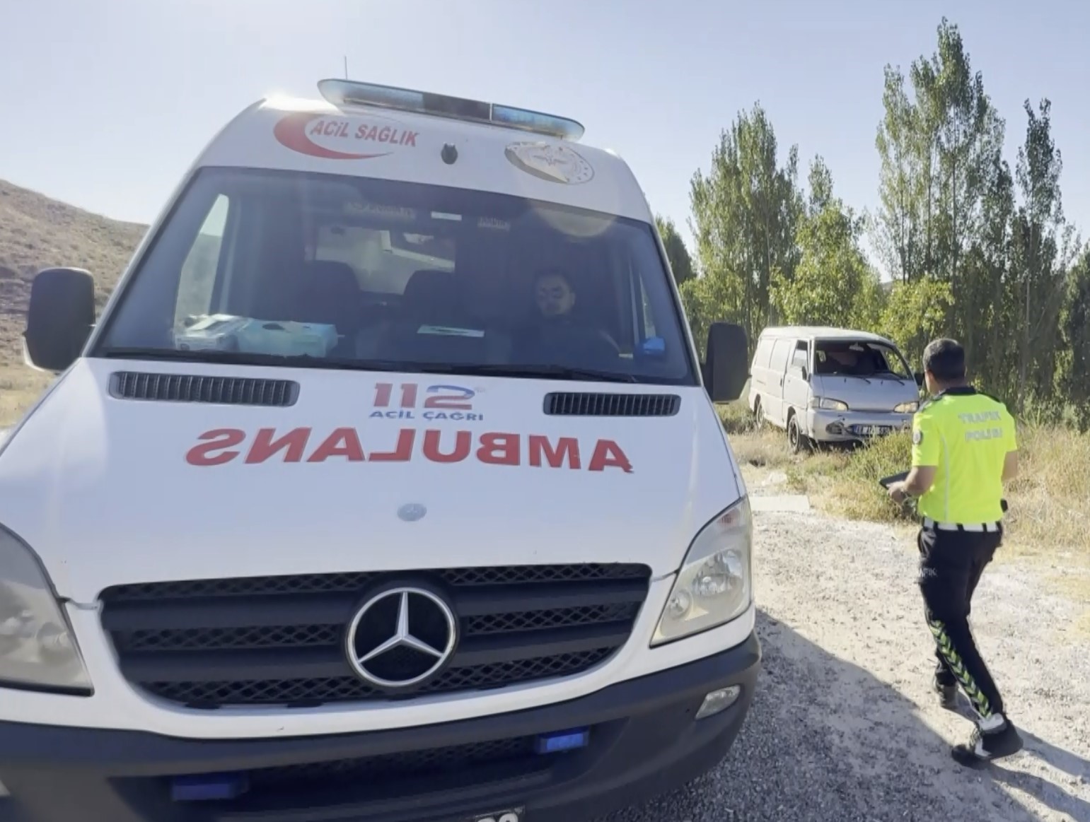 Virajı alamayan kamyonet takla attı: 2 yaralı 