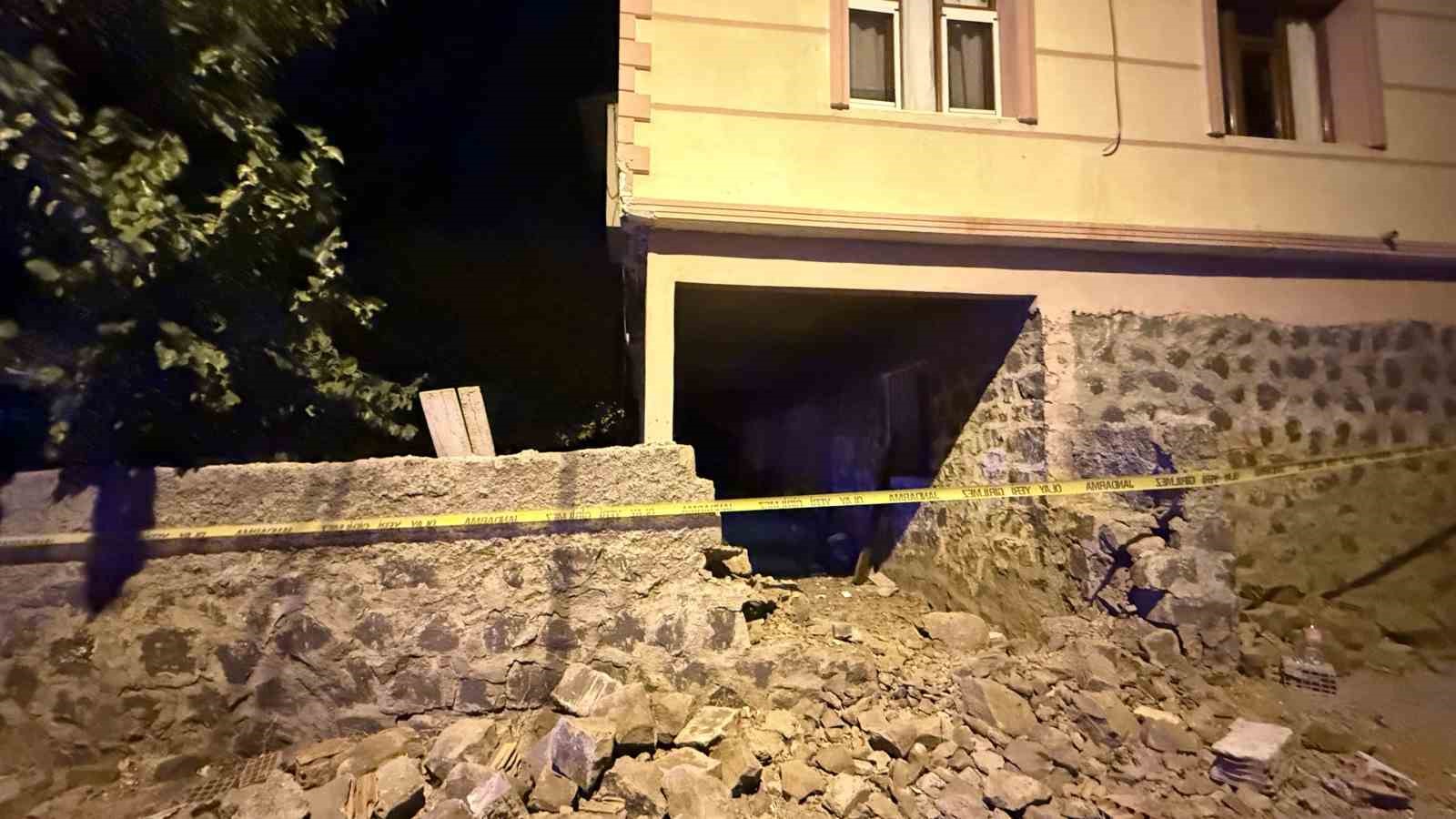 Diyarbakır’da bir evin balkonu çöktü: 2’si çocuk 5 yaralı 